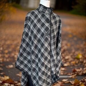 Jones of New York wool cape or poncho, one size, EUC, beautifully finished